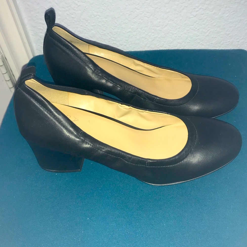 Gorgeous Naturalizer black pumps